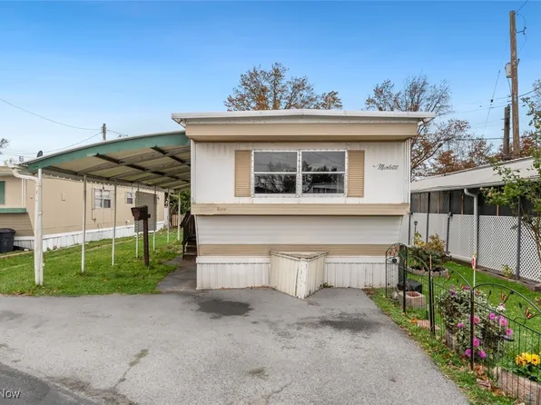 8318 Russell Ln, Cleveland, OH 44144