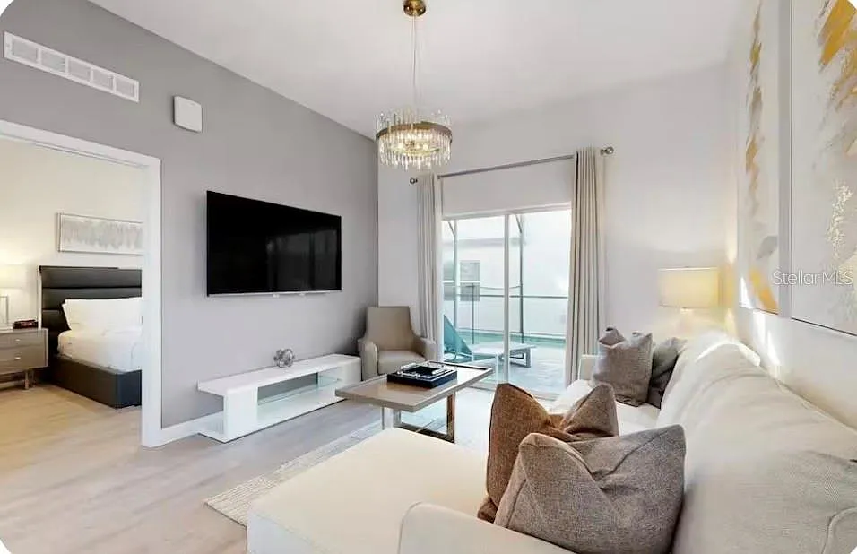 5 bed, 4.0 bath, 2048 sqft, $3,200 — Photo 3
