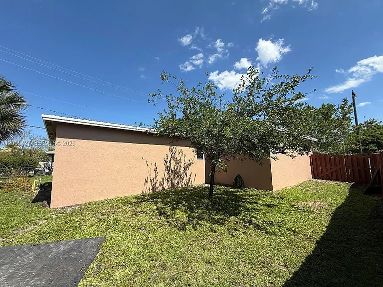 2713 NW 6th St — Photo 11