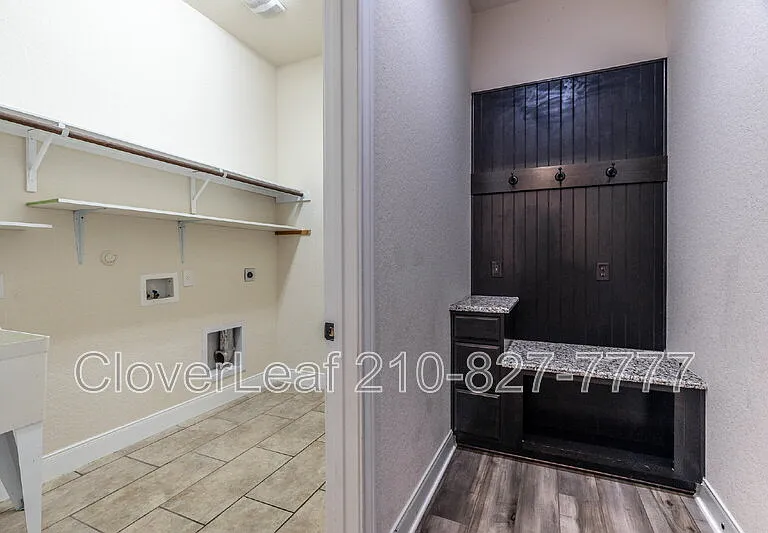 908 Sussex Cv — Photo 37