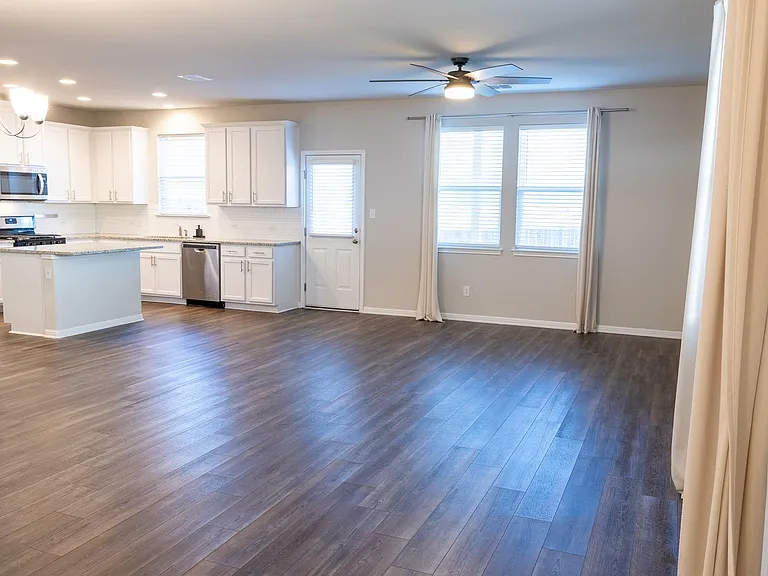 366 Silver Springs Bnd — Photo 5