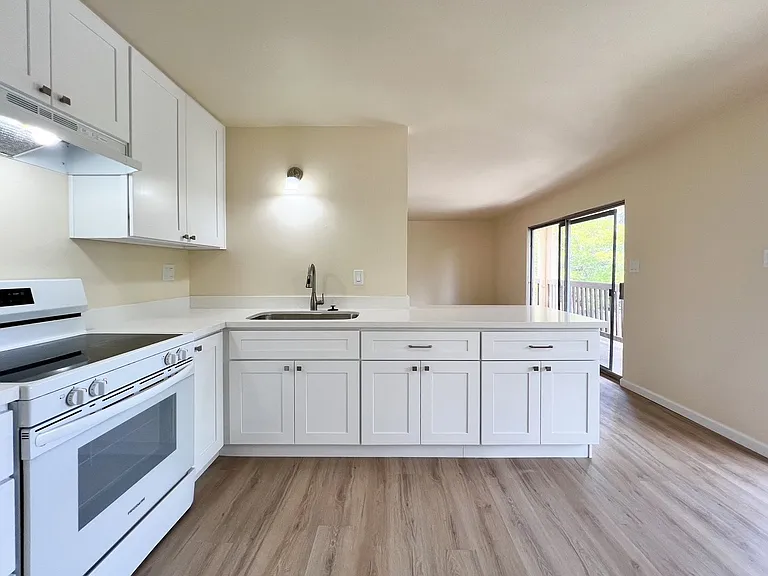 Westview Apartments — Photo 11