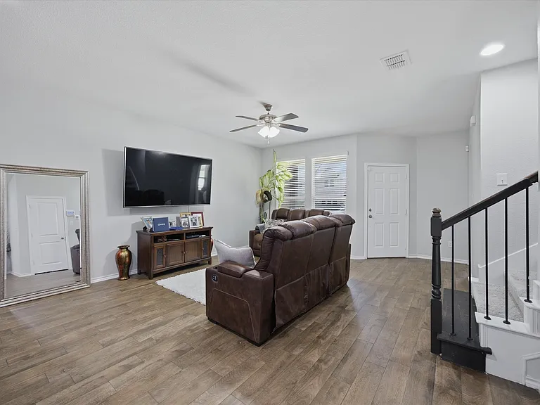 420 Milverton Dr — Photo 9