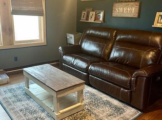 203 Burrell St, Carmi, IL 62821