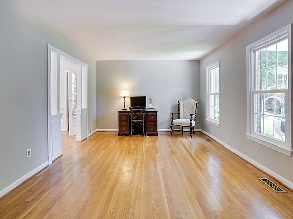 4th image of 8602 Howrey Ct
