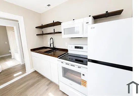 3 bed, 2000 sqft, $2,300 — Photo 4