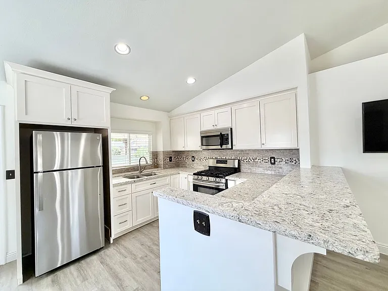 39721 Rustic Glen Dr — Photo 11