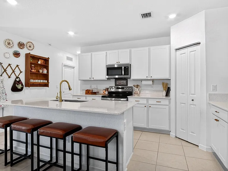 760 Carlyle Way — Photo 8