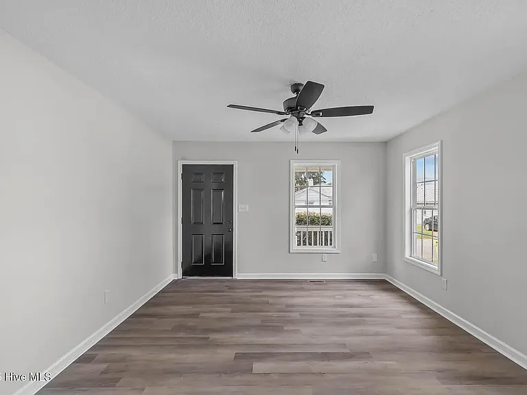212 Lawson St — Photo 15