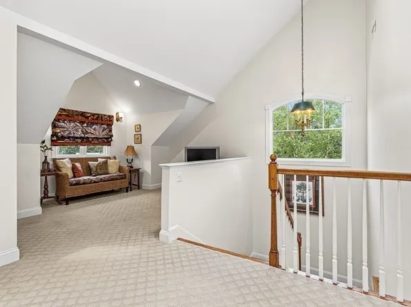 127 Johnson Woods Dr, Reading, MA 01867