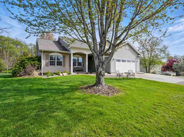 2480 Robbins Ct, Washington, IA 52353