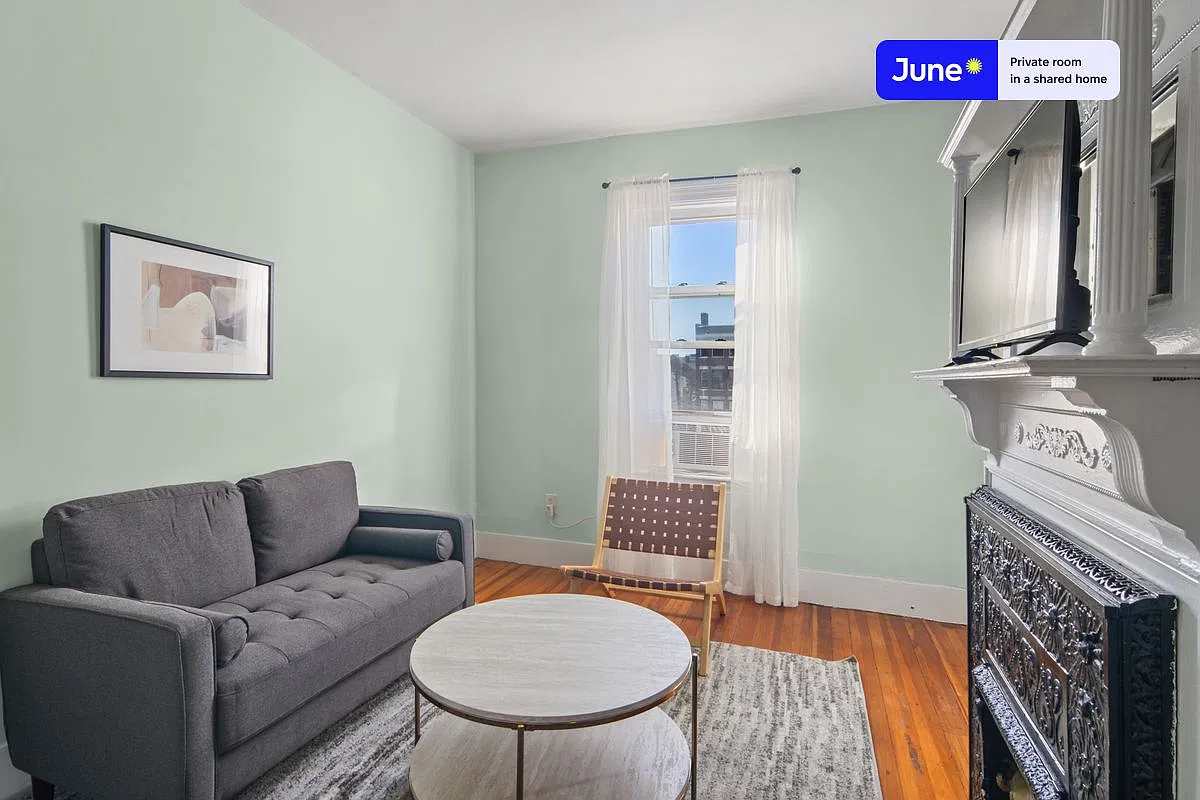 Twin bedroom in 4 bed/1.5 bath home in Allston #835 B — Photo 2
