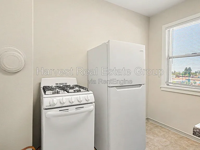 22284 Mission Blvd — Photo 9