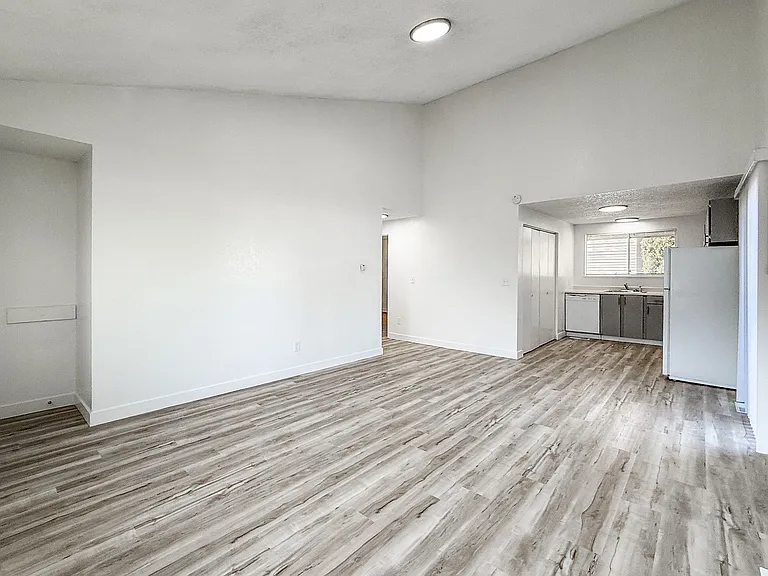 Tahoma Park Apartments — Photo 24