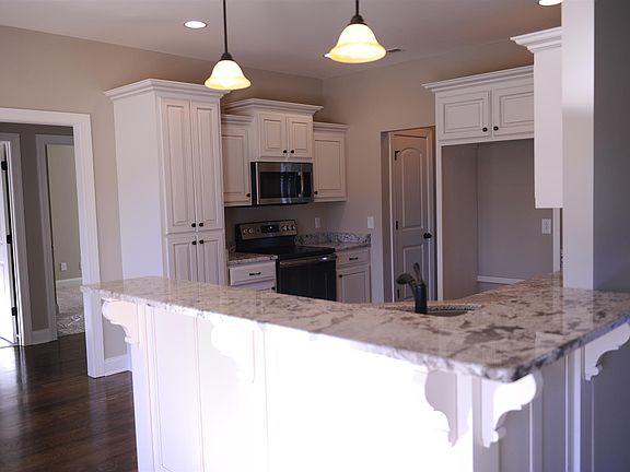 4th image of 711 Burgundy Ct
