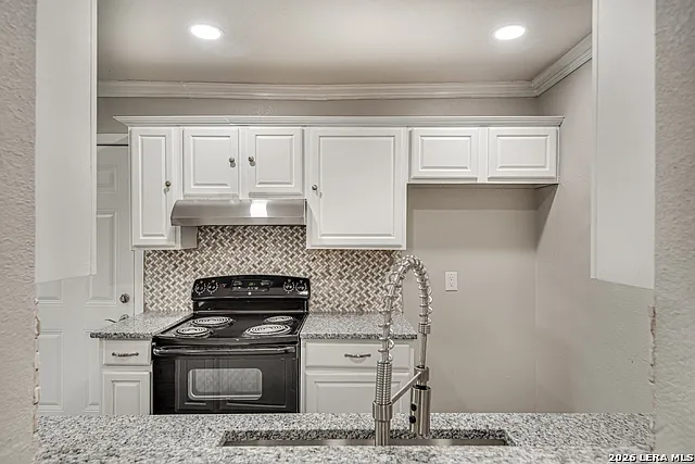 5230 Village Row — Photo 8