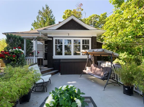 3870 Rowland Ave, Saanich, BC V8Z 1Y1