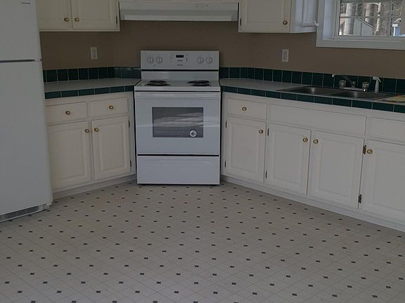 Large Eat in kitchen