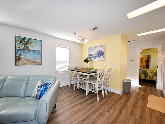 4th image of 19 Helen Ln