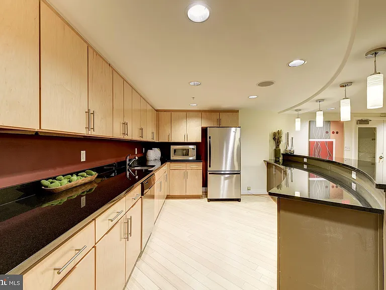 915 E St NW #1001 — Photo 38