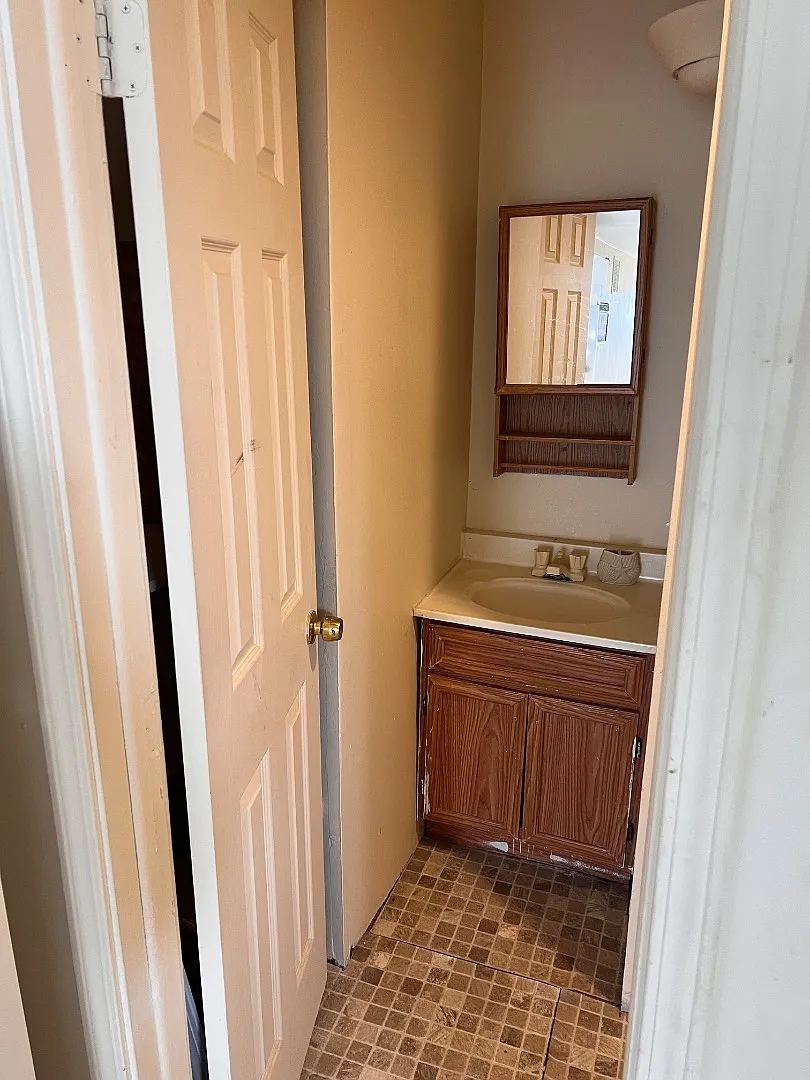 58885 Grand River Ave - 58611 Grand River Ave - Unit D — Photo 3