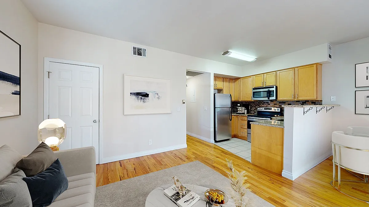 1485 Clayton — Photo 3