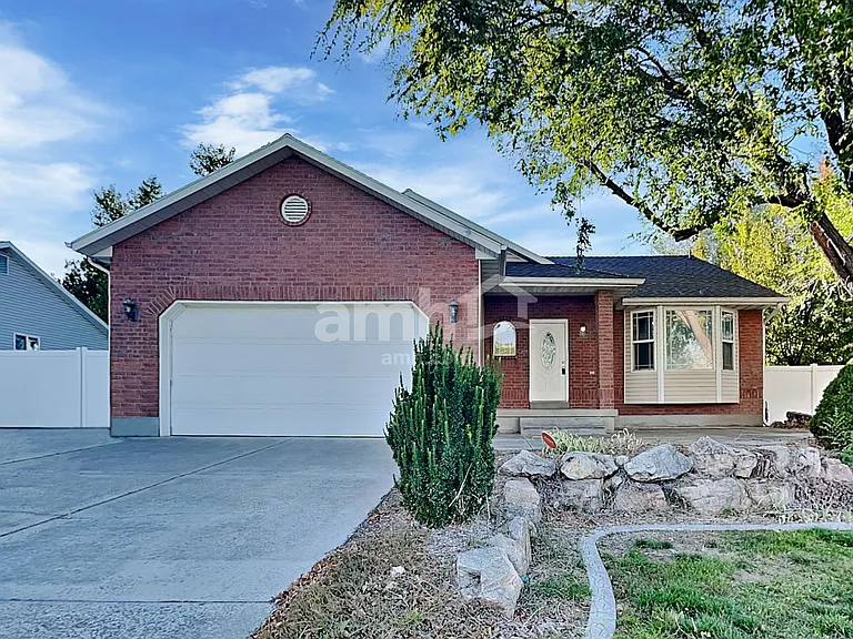 1190 S Inverness Dr — Photo 1