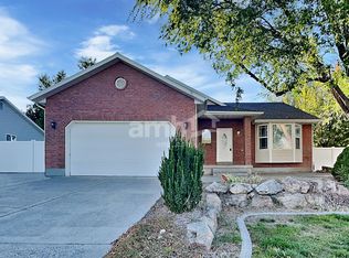 1190 S Inverness Dr, Syracuse, UT 84075