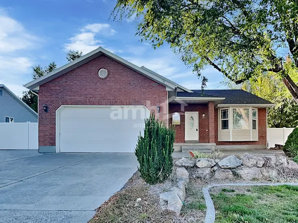 1190 S Inverness Dr, Syracuse, UT 84075