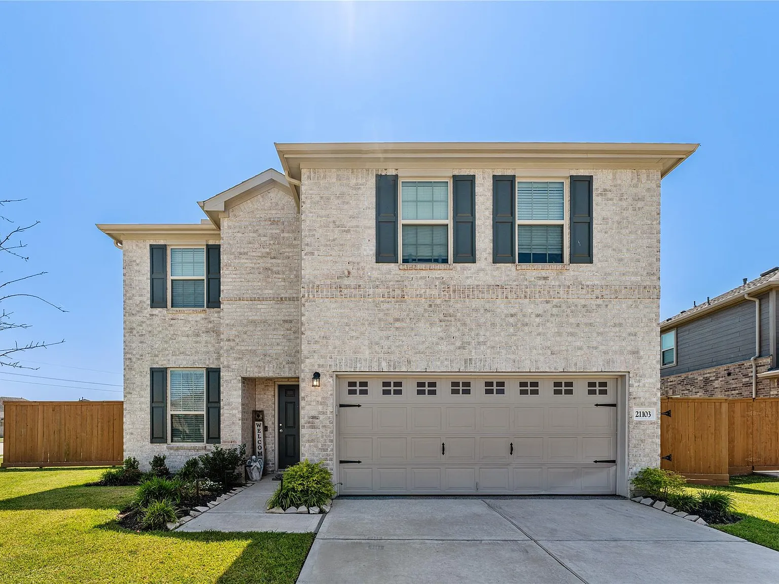 4 bed, 2.5 bath, 2650 sqft, $2,695 — Photo 2