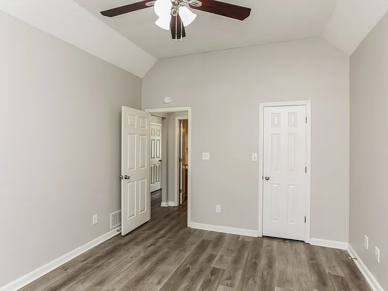 9913 Vista Ridge Dr — Photo 11