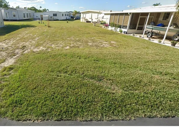 357 Shoreland Dr, Fort Myers, FL 33905