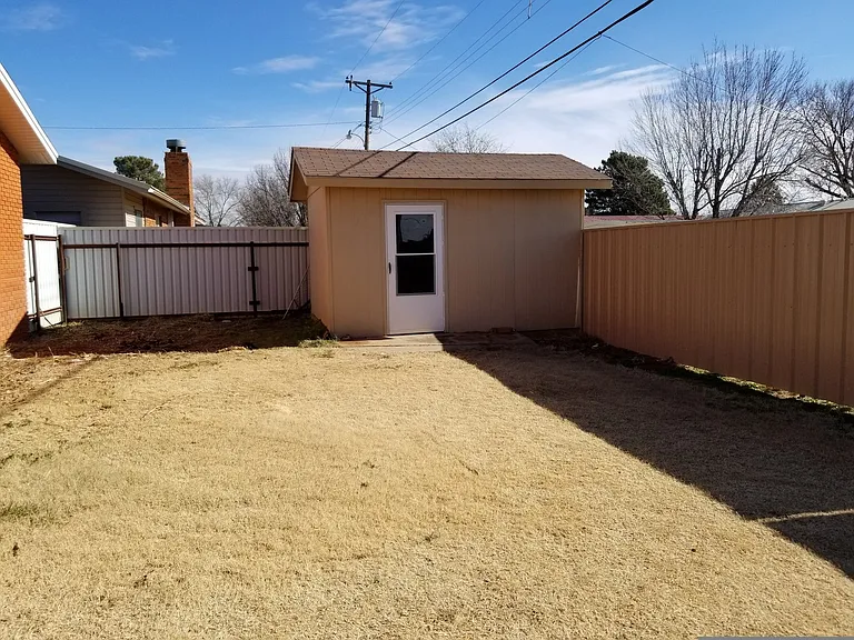 913 W Yucca Ave — Photo 15