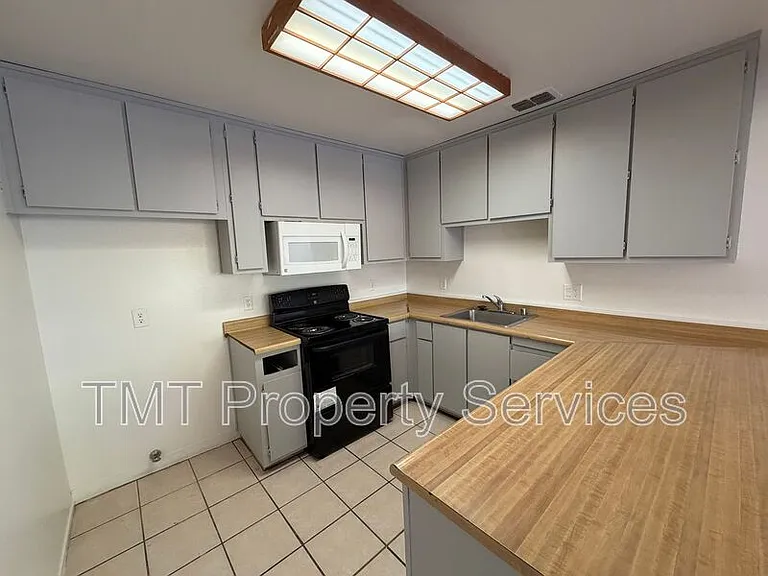 7847 Orchard Woods Cir — Photo 24