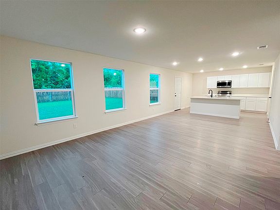 5th image of 106 Doma Ave