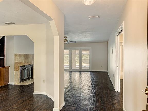 4th image of 5235 Royal Oak Dr
