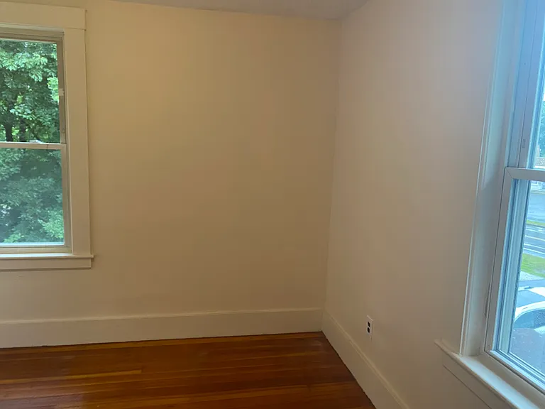 823-825 Boston Rd #2 — Photo 9