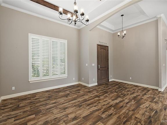 3rd image of 804 Splendor Blvd