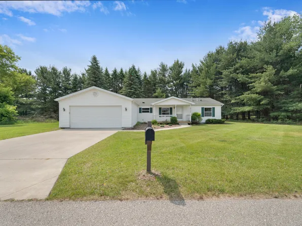 10335 Schooner Ln, Stanwood, MI 49346