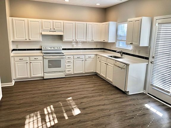 5th image of 3205 Dark Woods Dr
