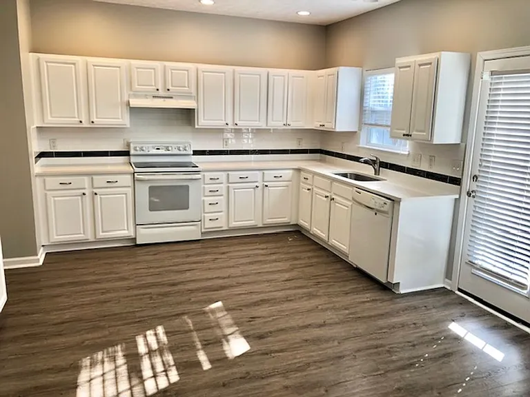 3205 Dark Woods Dr — Photo 5