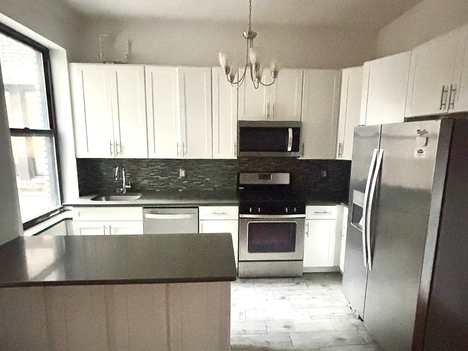 162 W 54th St #11C