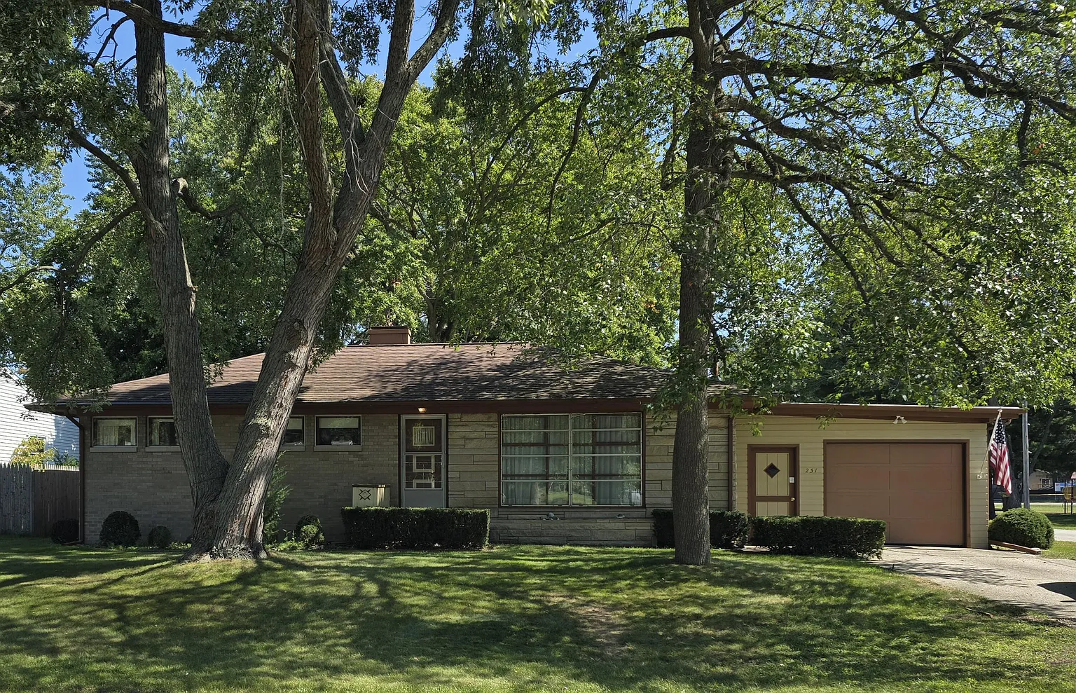231 Avondale Ave photo 1