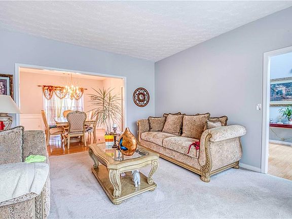 3rd image of 871 Charles Hall Dr