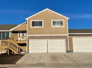 2704 N Bent Grass Ct, Sioux Falls, SD 57107