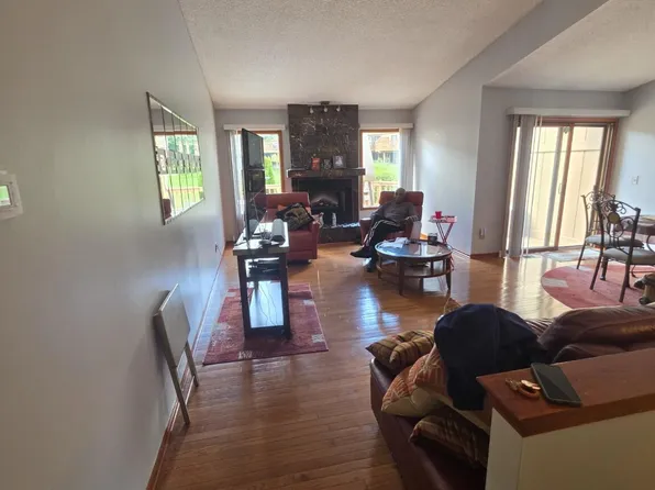35355 Blue Spruce Dr, Farmington, MI 48335