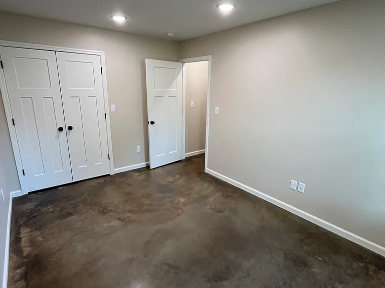 404 Locust Ave — Photo 15