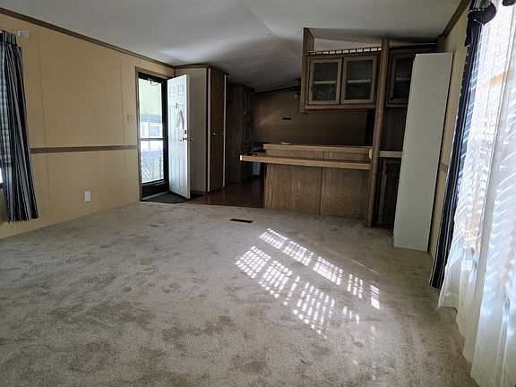 2nd image of 328 Ashwood Ave #328