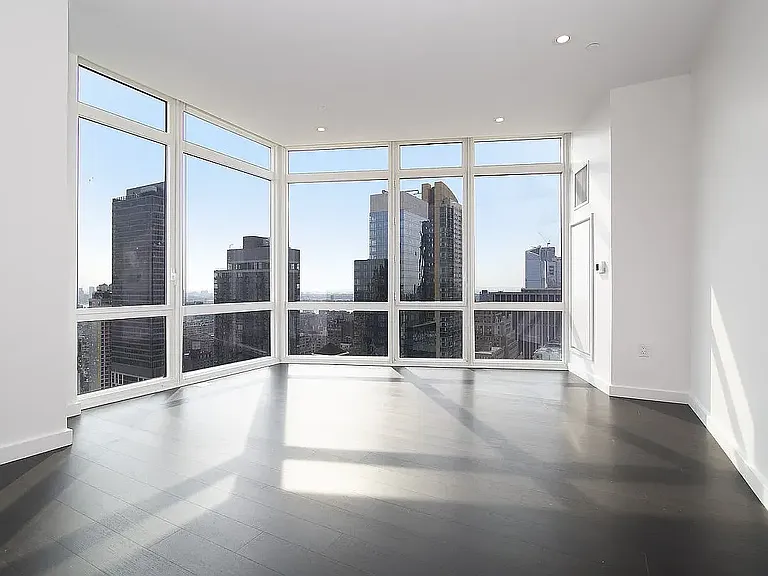 42 W 33rd St #2A — Photo 3
