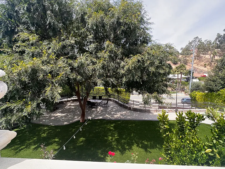 10074 Sunland Blvd — Photo 12